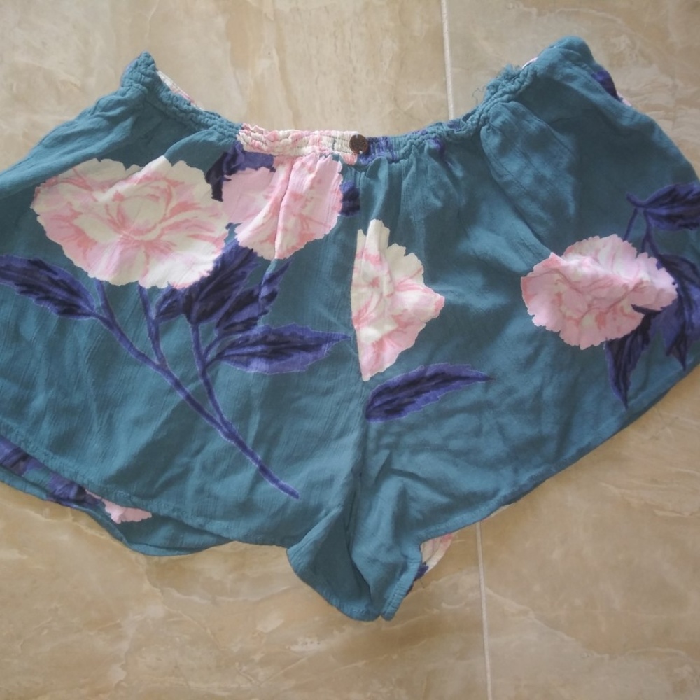 Billabong Shorts/ Size Medium